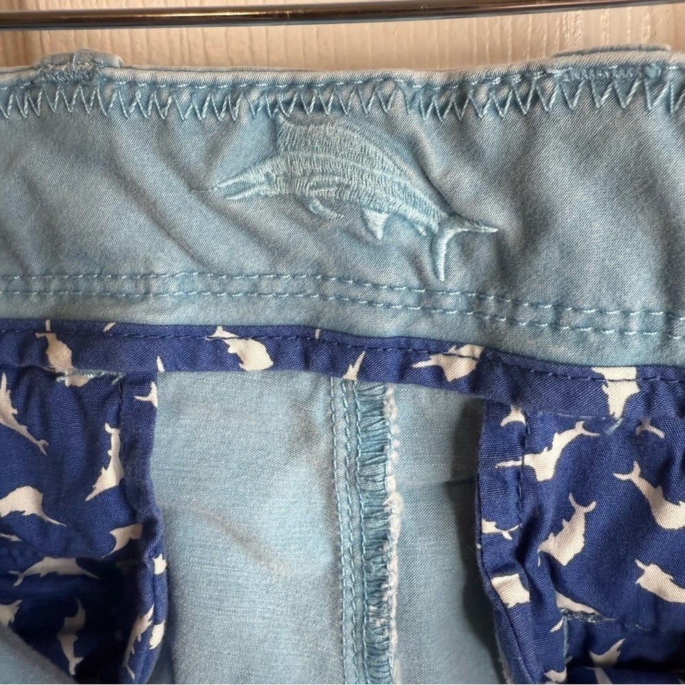 Tommy Bahama Men’s Light Blue Cargo Shorts Size 34 Waist GUC - Picture 5 of 7